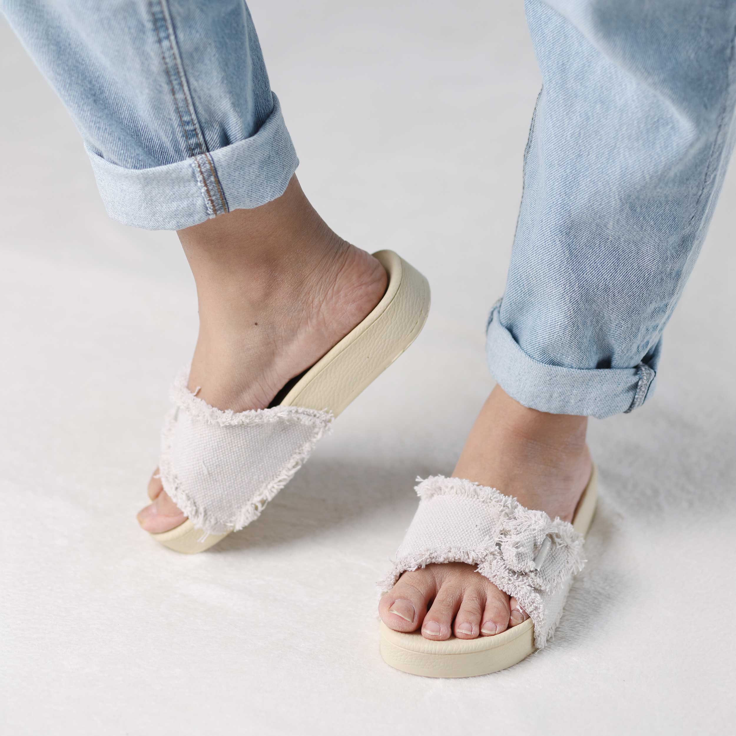 Eliana Slipper - White